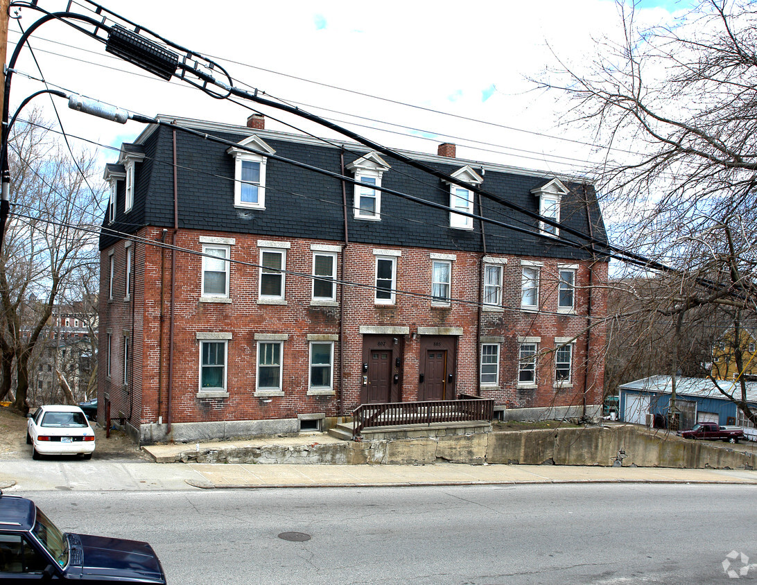 Building Photo - 805-807 Front St