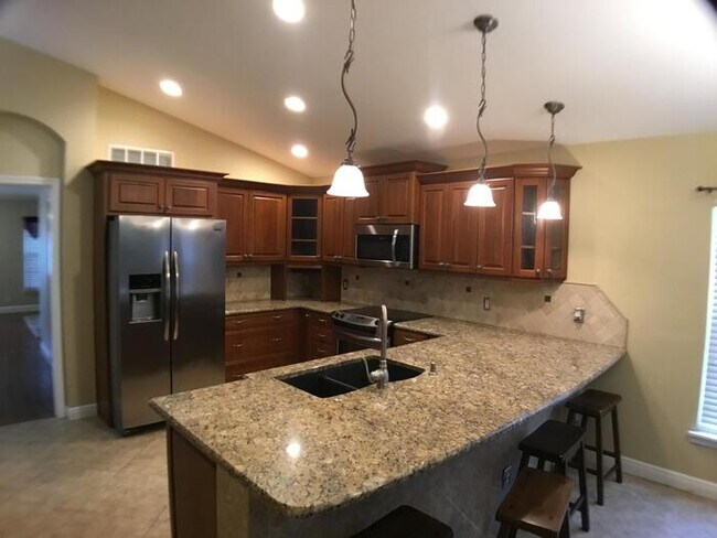 Foto del edificio - 17773 Oakmont Ridge Cir