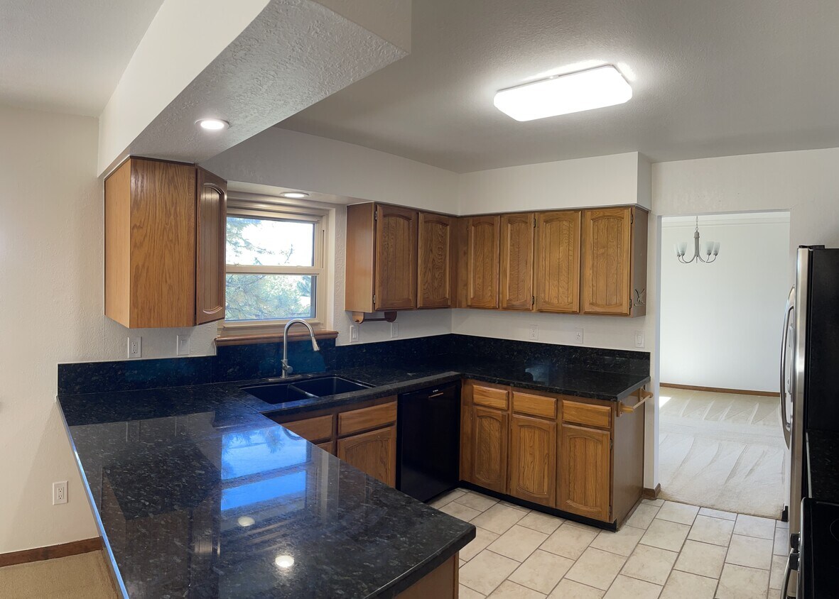 Foto principal - 7992 E Windcrest Row