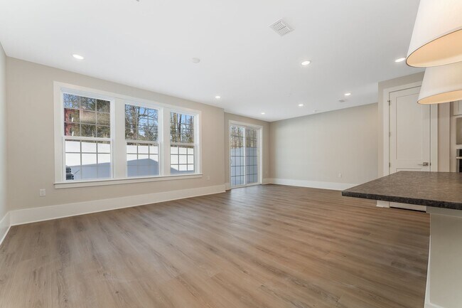 Building Photo - 175 Jasmine Dr