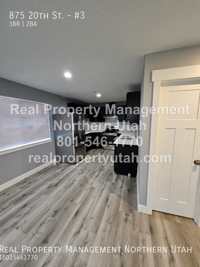 Building Photo - 3 Bedroom 2 Bath Ogden Triplex