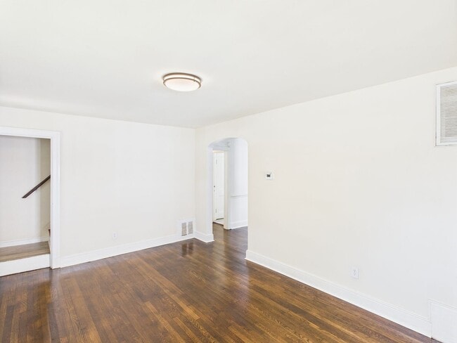 Building Photo - 3905 Larchmont Ln