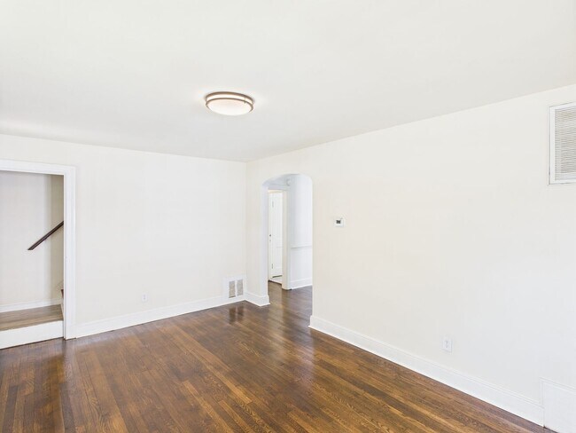 Foto del edificio - 3905 Larchmont Ln