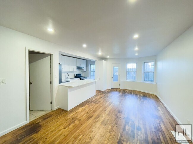 Foto del edificio - Crown Heights, Brooklyn – Spacious 4-Bedro...