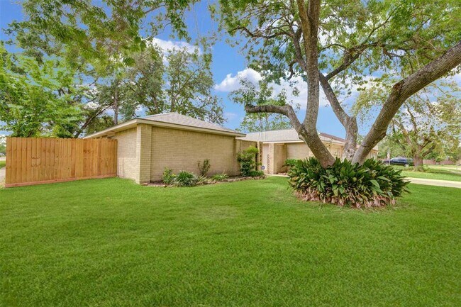 Foto del edificio - 17742 Fife Ln