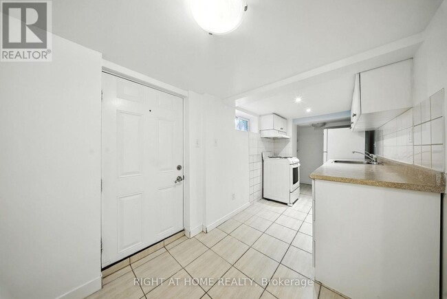 Building Photo - 169 Lawrence Ave W