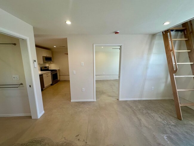 Building Photo - 112