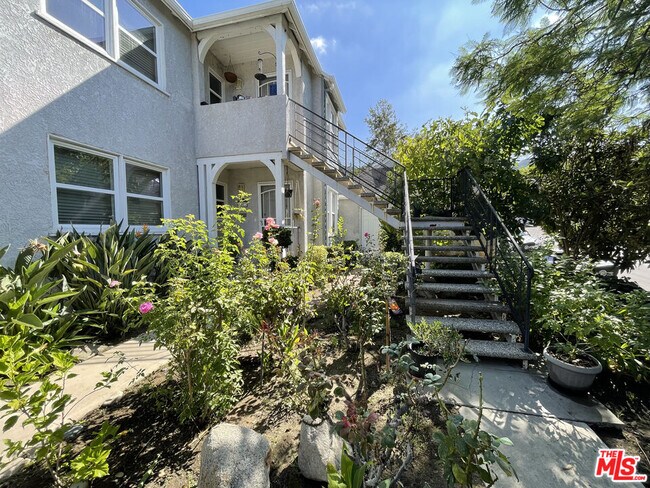 Foto del edificio - 1801 Hillside Dr