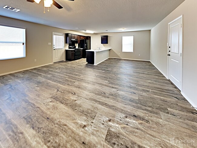 Building Photo - 5202 Everett Loop