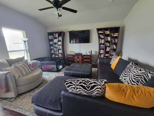 Building Photo - 1608 Pinecrest Dr