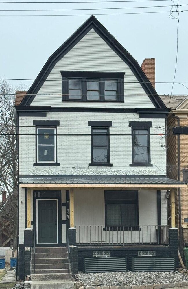 Building Photo - 303 Peebles St