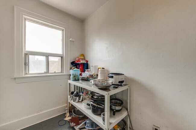 Building Photo - 157Wychwood Ave, Apt 9