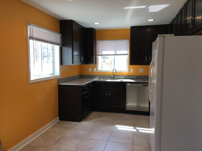 Foto del edificio - Cozy 2 Bedroom Home Convenient to Gate Cit...