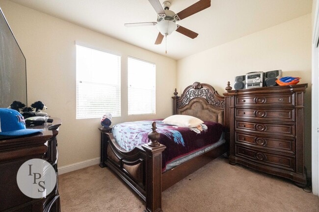 Building Photo - Sanger Home, 4BR/3BA, Near HighSchool + Parks -  Large Side Lot Included