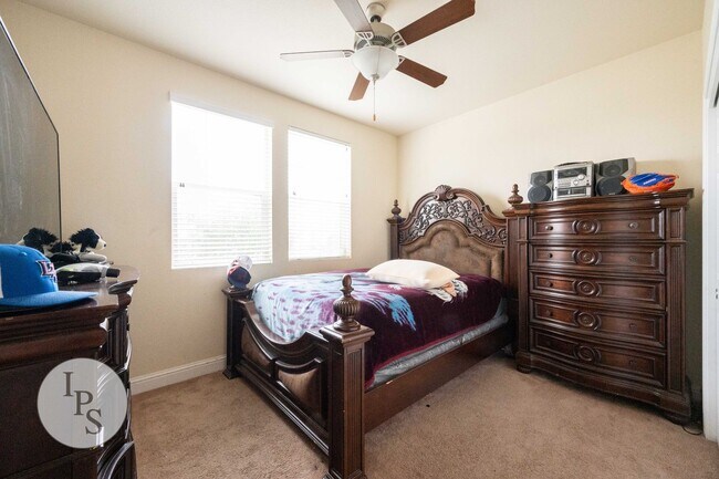 Foto del edificio - Sanger Home, 4BR/3BA, Near HighSchool + Parks -  Large Side Lot Included