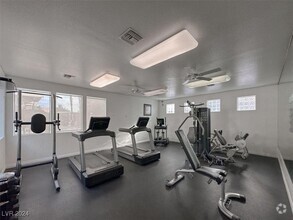 Building Photo - 950 Seven Hills Dr