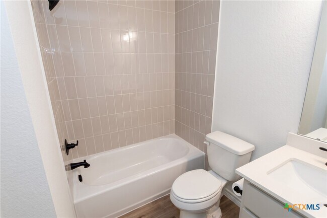 Building Photo - 921 Ashwood Dr