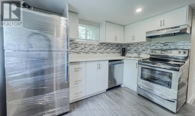 Building Photo - 6072 Hillsdale Dr