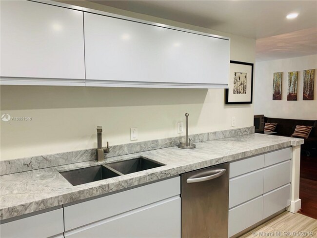 Building Photo - 4001 S Ocean Dr