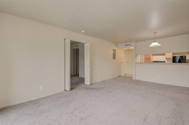 Foto del edificio - 3045 Walnut Bend Ln