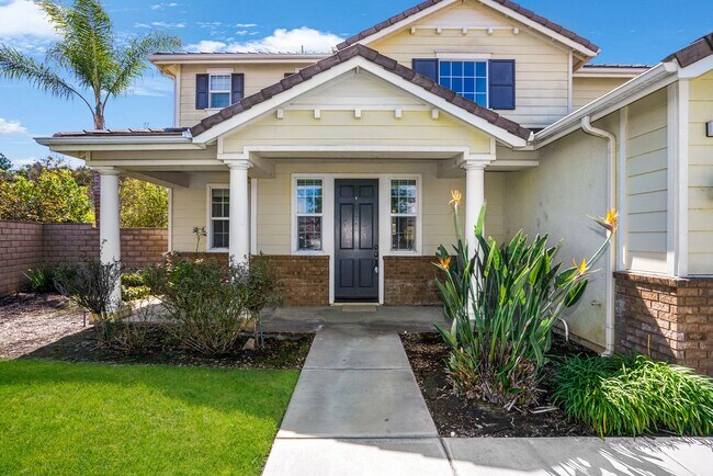 Building Photo - Gorgeous, 4 BD+Bonus Loft, 3 BA and 3 car ...