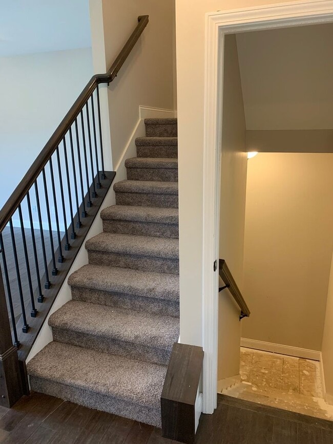 Building Photo - Luxurious 3 bedroom home