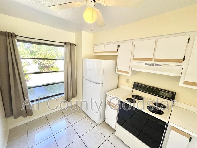 Foto del edificio - 10515 Pendleton Ave