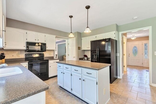 Building Photo - Charming 4BR 2.5BA House for Rent in West ...