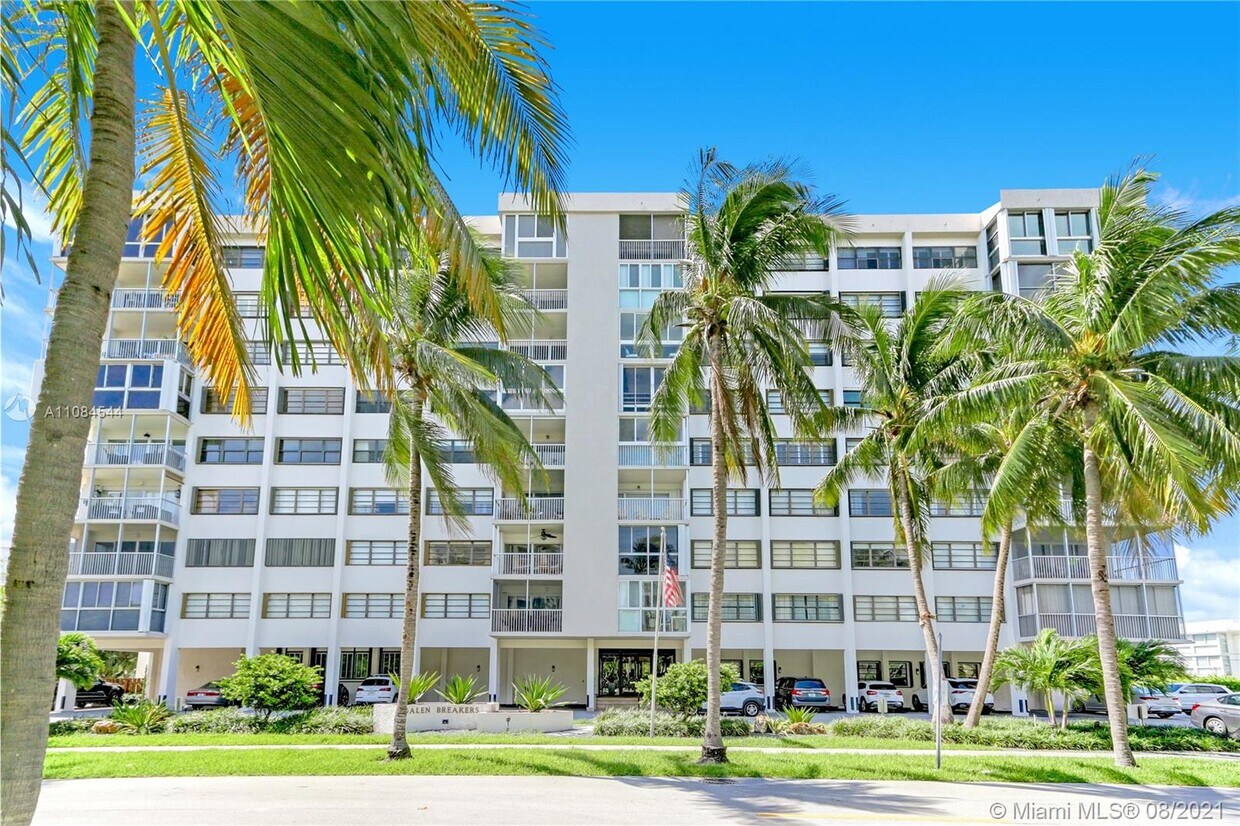 Primary Photo - 550 Ocean Dr