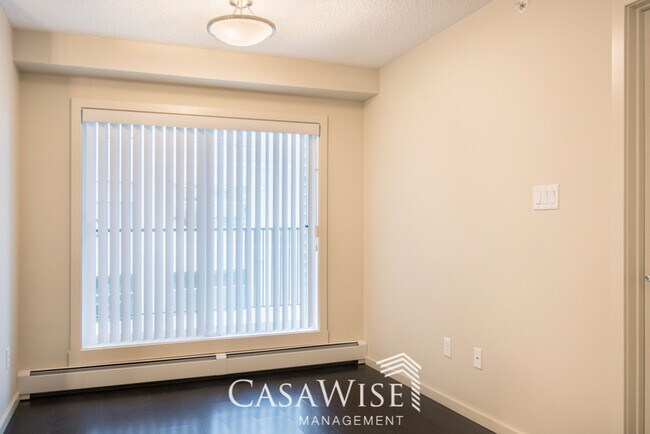 Photo du bâtiment - 340-340 Windermere Rd NW