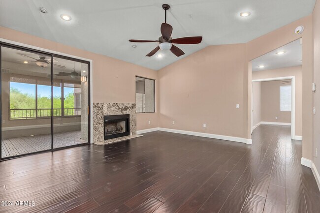 Foto del edificio - 15380 N 100th St