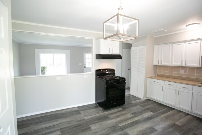 Foto del edificio - 4200 Birchwood Rd