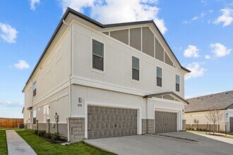 Building Photo - Mansions Eight65