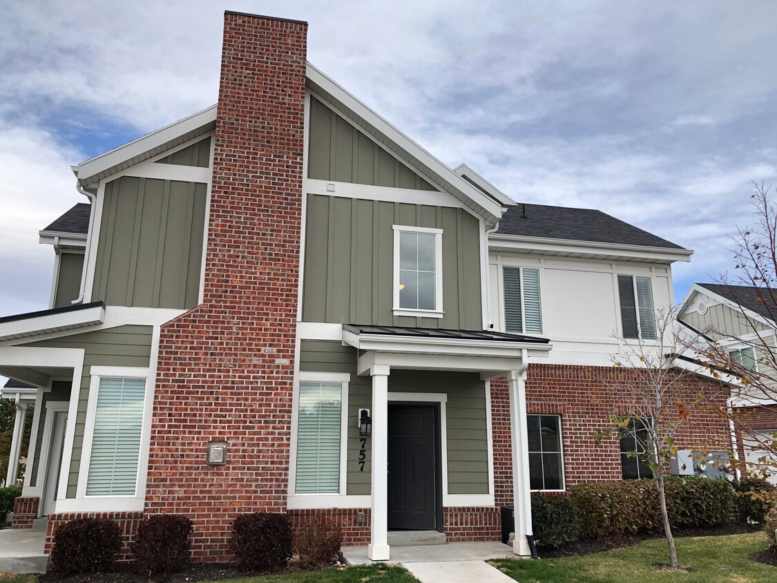 Primary Photo - 757 E Oakhampton Dr