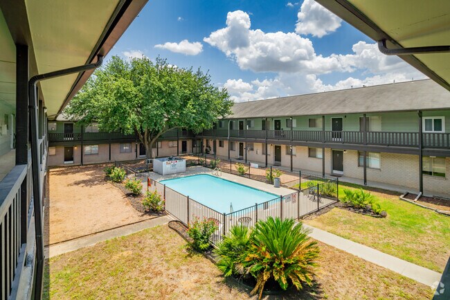 Patio - Robinson Manor Apartments