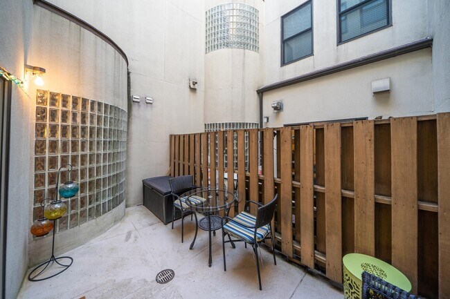 Foto del edificio - 360 1st St