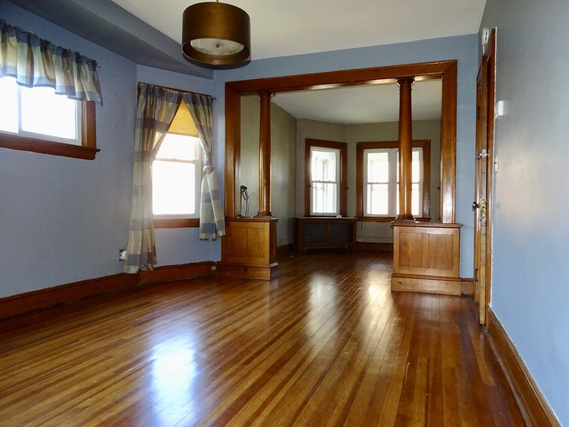 Primary Photo - 24 Greenleaf Ave