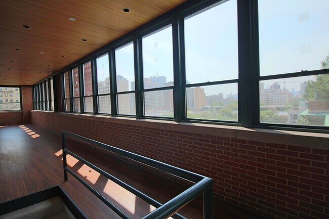 Foto del edificio - 520 W Wellington Ave