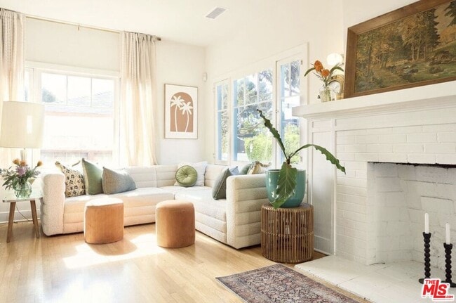 Foto del edificio - 818 Palms Blvd