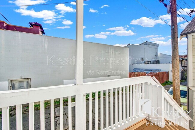 Building Photo - 520 Indian Aly