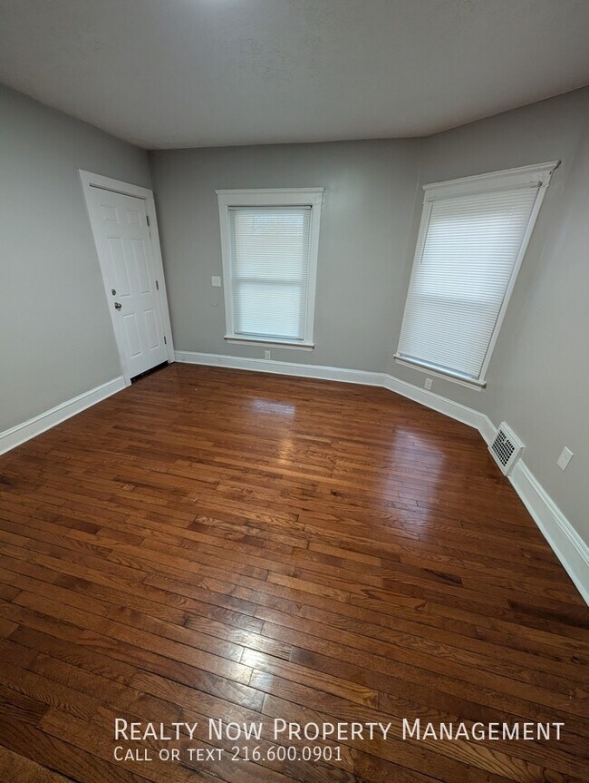 Building Photo - 1434 W 112th St