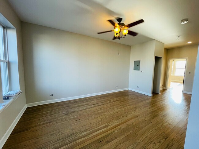 Foto del edificio - 3238 W Berteau Ave