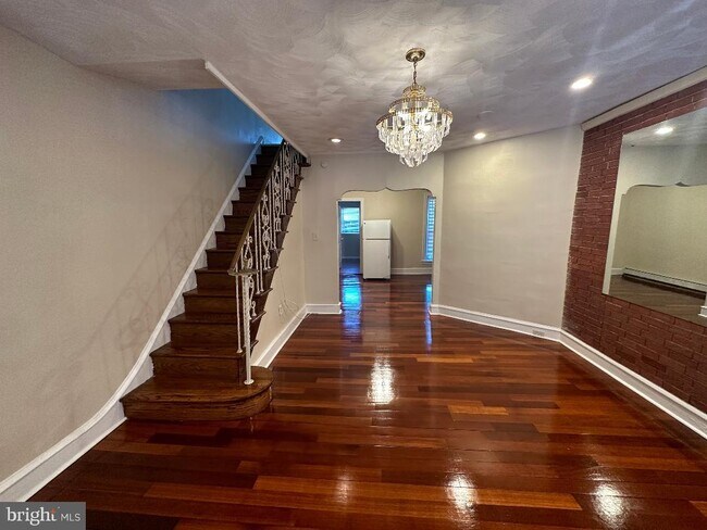 Foto del edificio - 728 W Fisher Ave