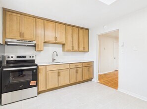 Building Photo - 3117 Meadowbridge Rd