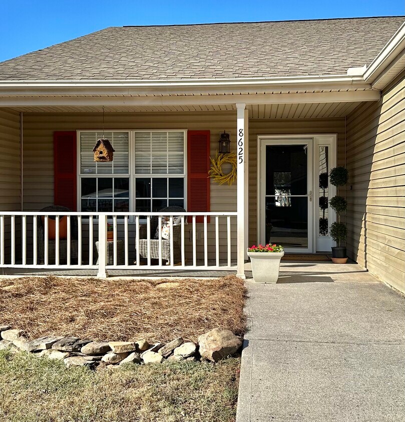 Covered front & back porch - 8625 Flagstone Way