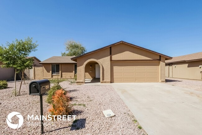 Building Photo - 2114 N Comanche Dr