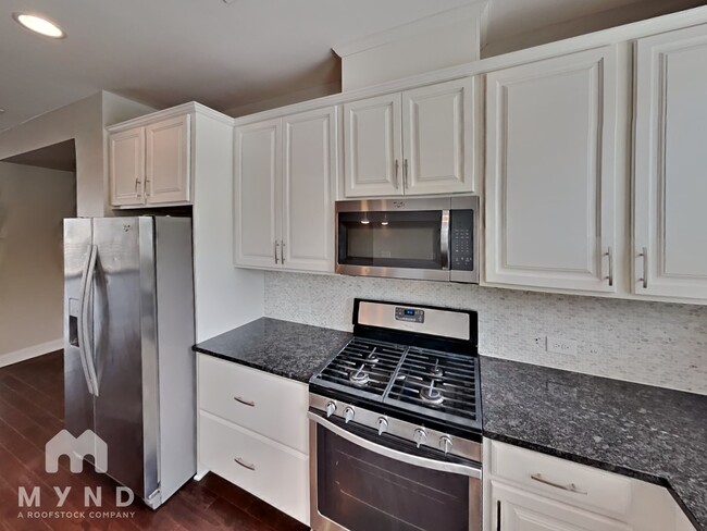 Building Photo - 2543 Statesville Ave