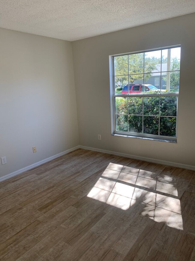 Building Photo - Beautiful 3 Bedroom, 2 Bathroom Home with Lake in Melbourne, FL!