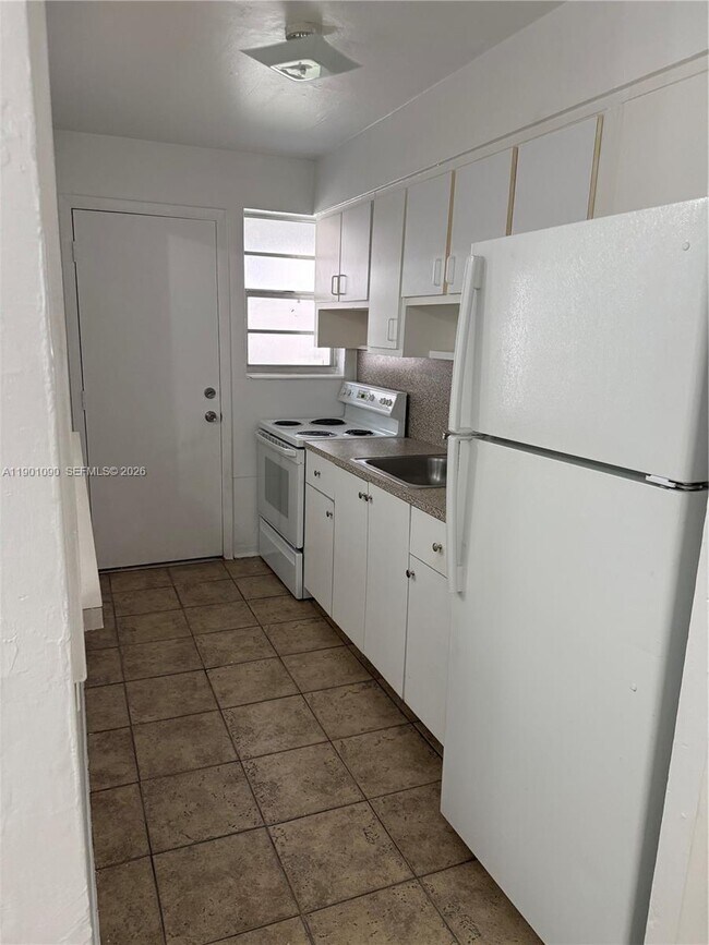 Foto del edificio - 954 SW 4th St