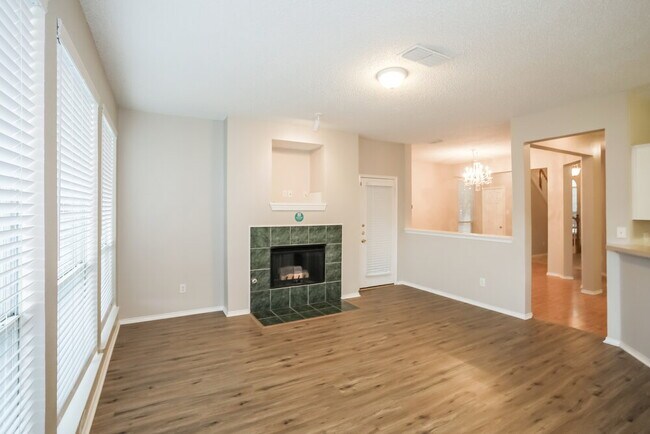 Foto del edificio - 5025 Glenscape Trail